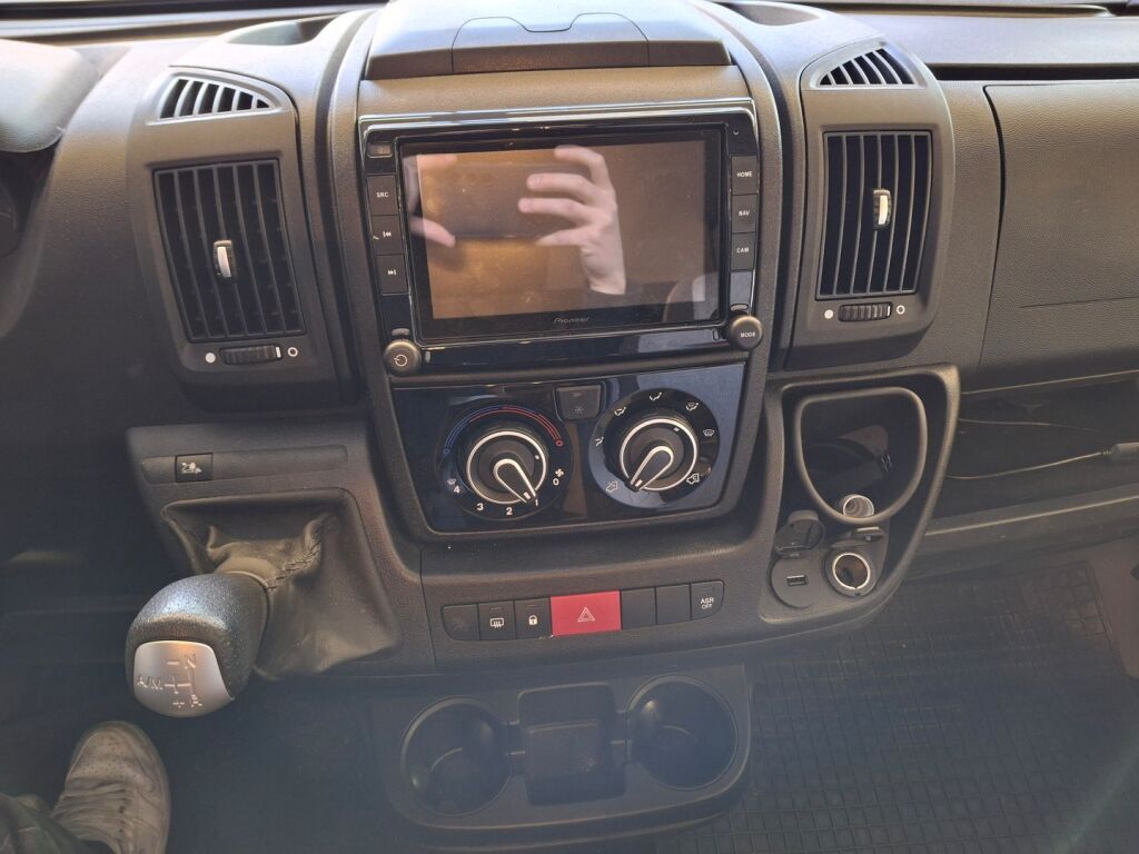 Knaus Live Wave 700MEG 2019 Valkoinen