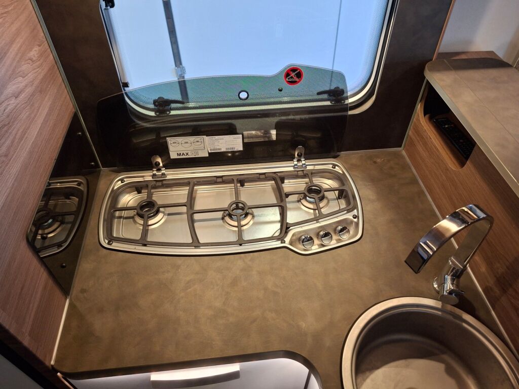 Knaus Live Wave 700MEG 2019 Valkoinen