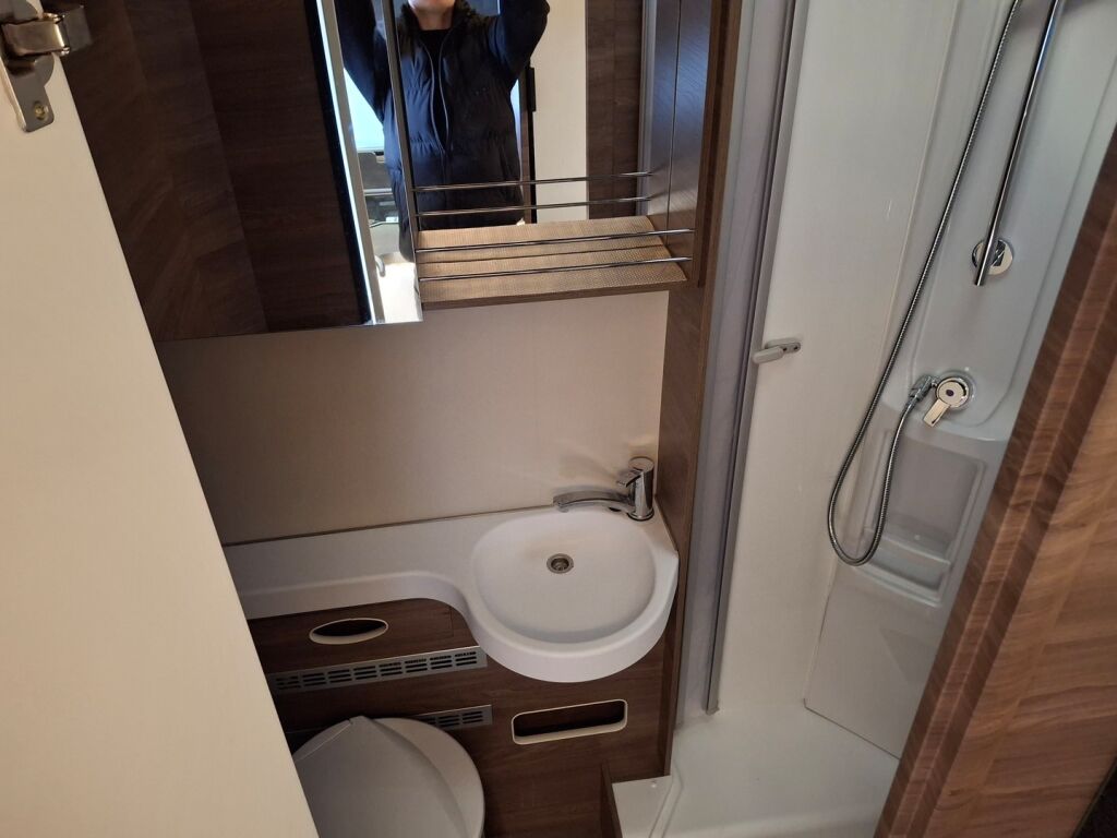 Knaus Live Wave 700MEG 2019 Valkoinen