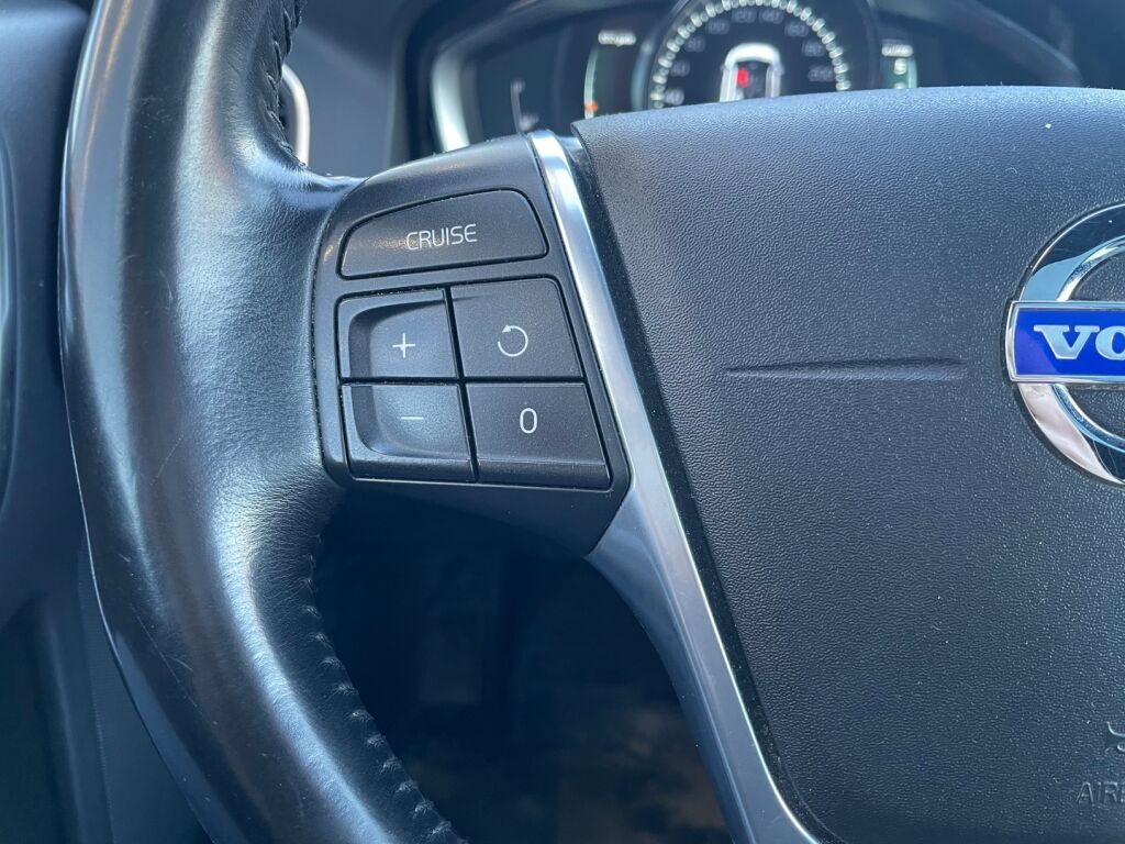Volvo XC60 2015 Musta