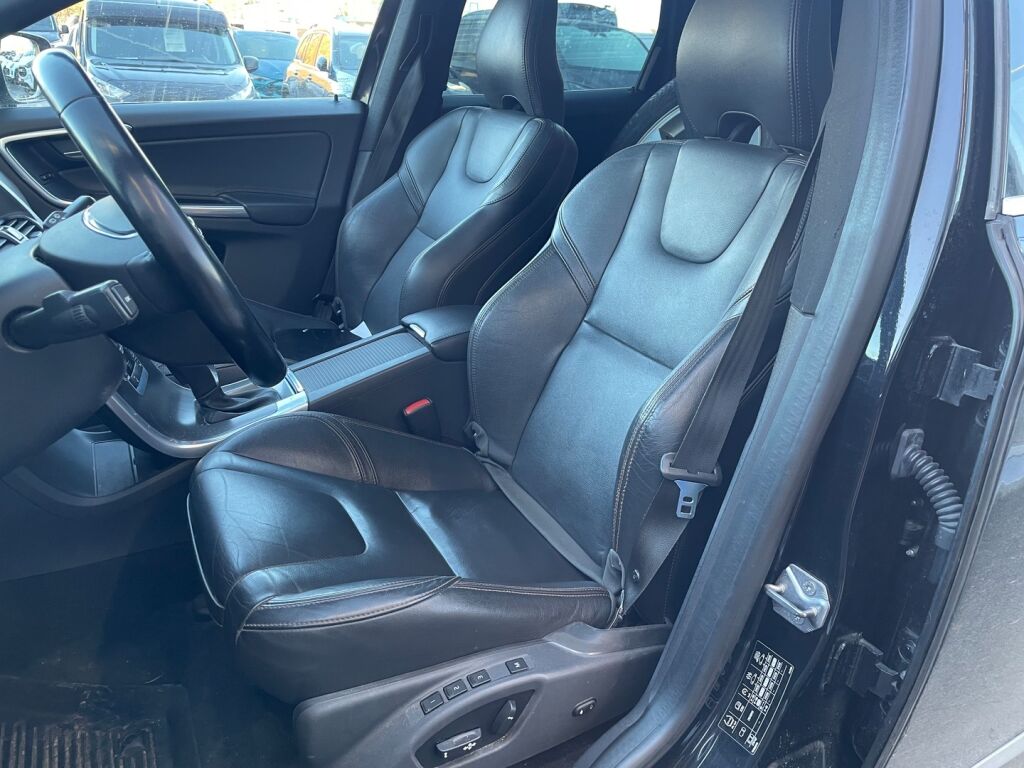 Volvo XC60 2015 Musta
