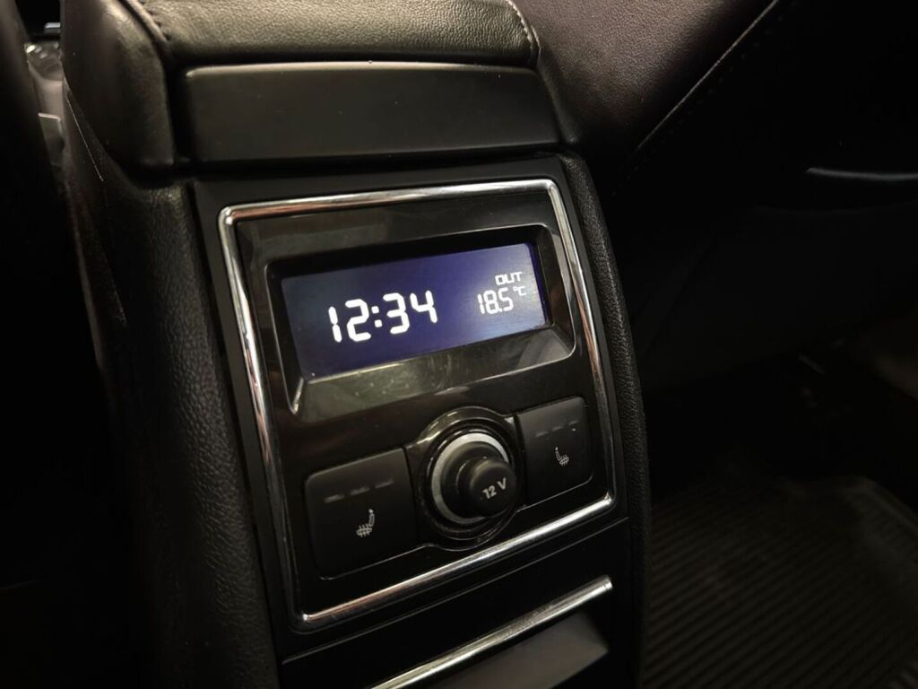 Skoda Superb 2013 Valkoinen