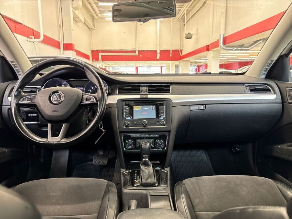 Skoda Superb 2013 Valkoinen