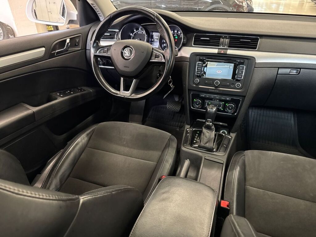 Skoda Superb 2013 Valkoinen