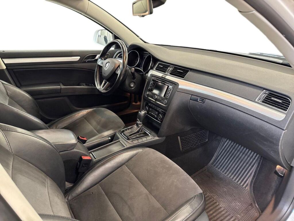 Skoda Superb 2013 Valkoinen