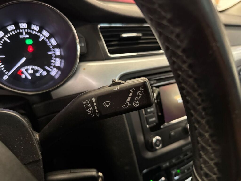 Skoda Superb 2013 Valkoinen