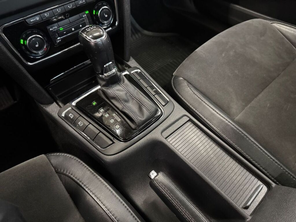 Skoda Superb 2013 Valkoinen