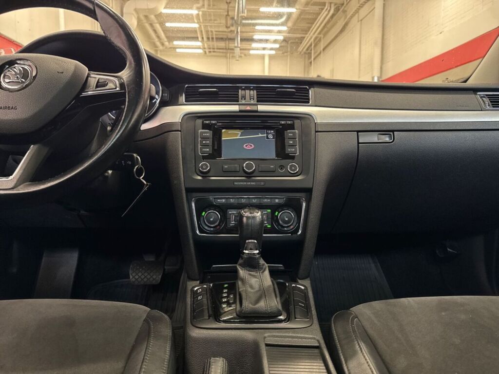 Skoda Superb 2013 Valkoinen
