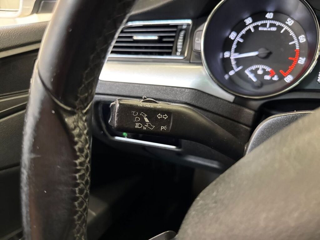 Skoda Superb 2013 Valkoinen
