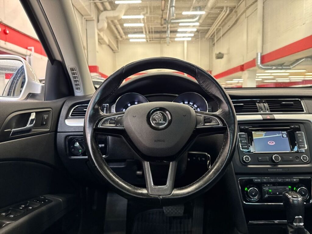 Skoda Superb 2013 Valkoinen