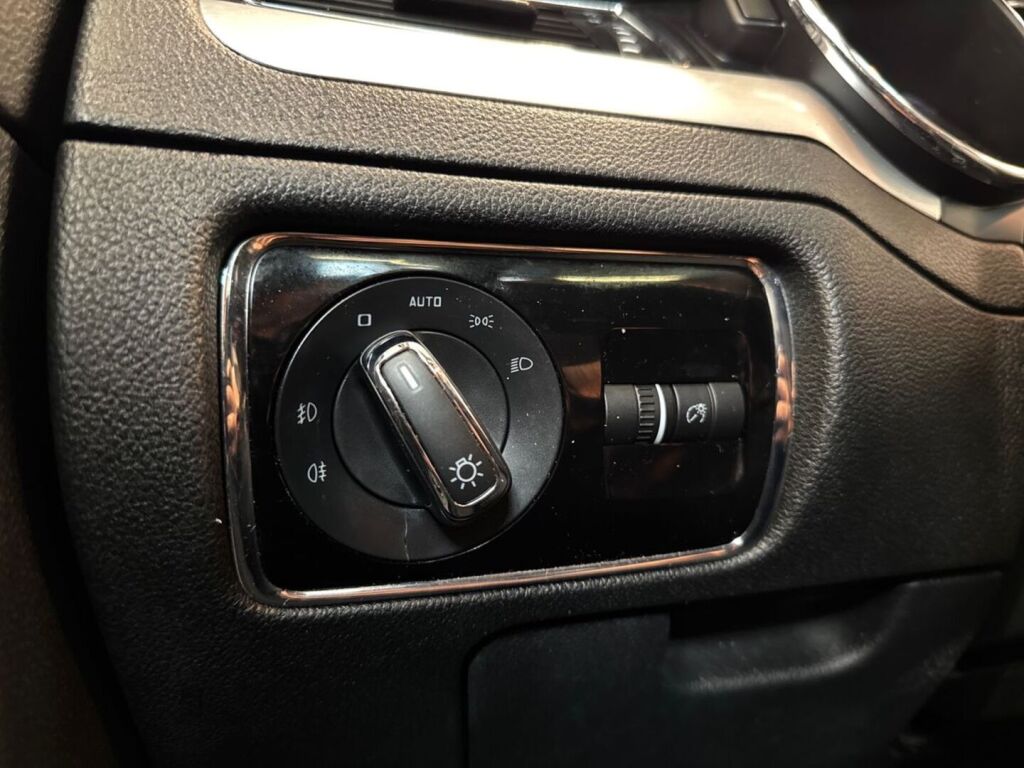 Skoda Superb 2013 Valkoinen