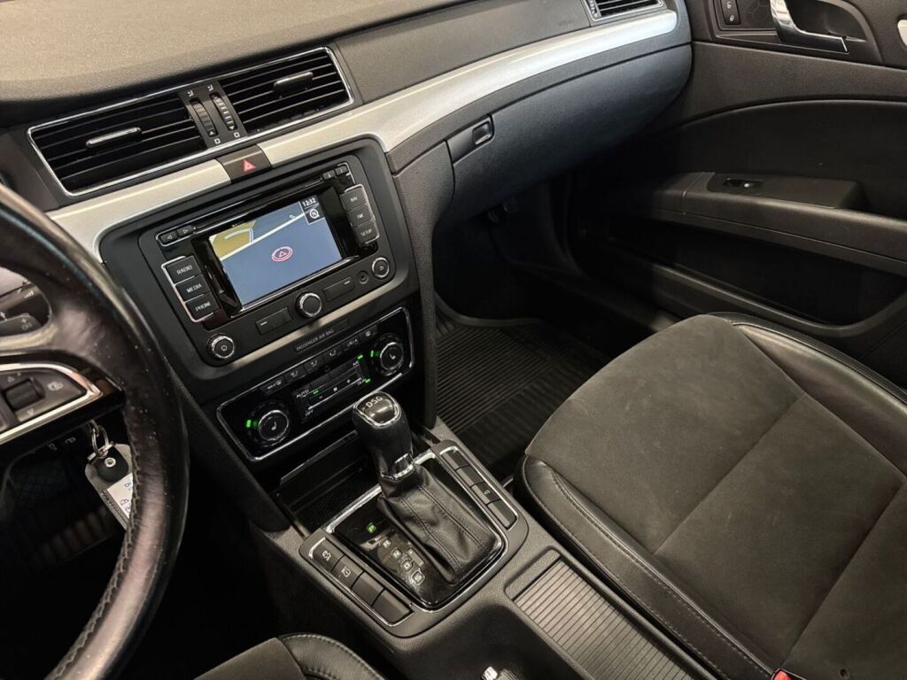 Skoda Superb 2013 Valkoinen