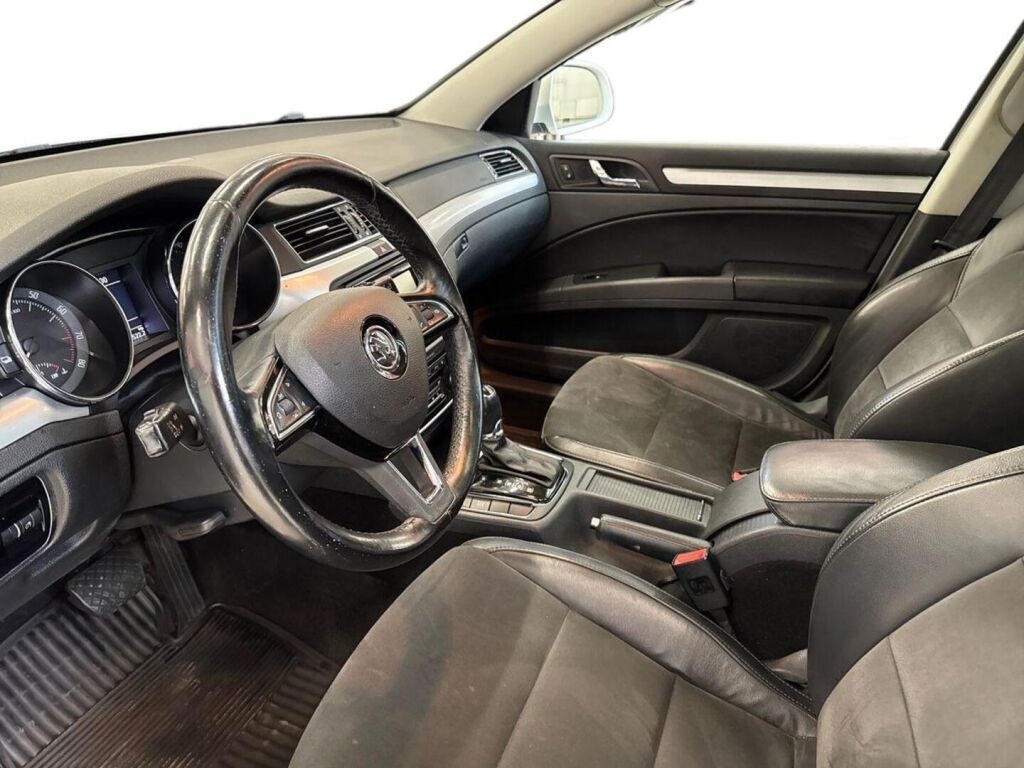 Skoda Superb 2013 Valkoinen