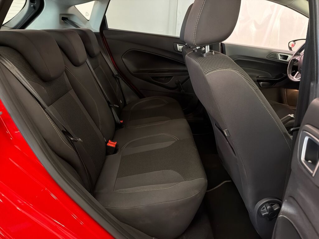 Ford Fiesta 2016 Punainen