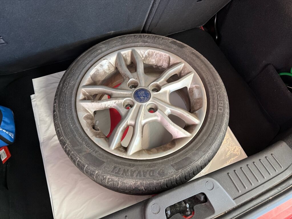 Ford Fiesta 2016 Punainen