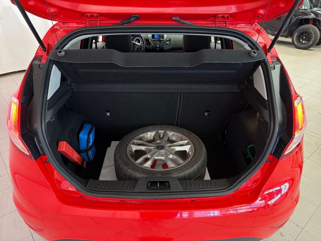 Ford Fiesta 2016 Punainen