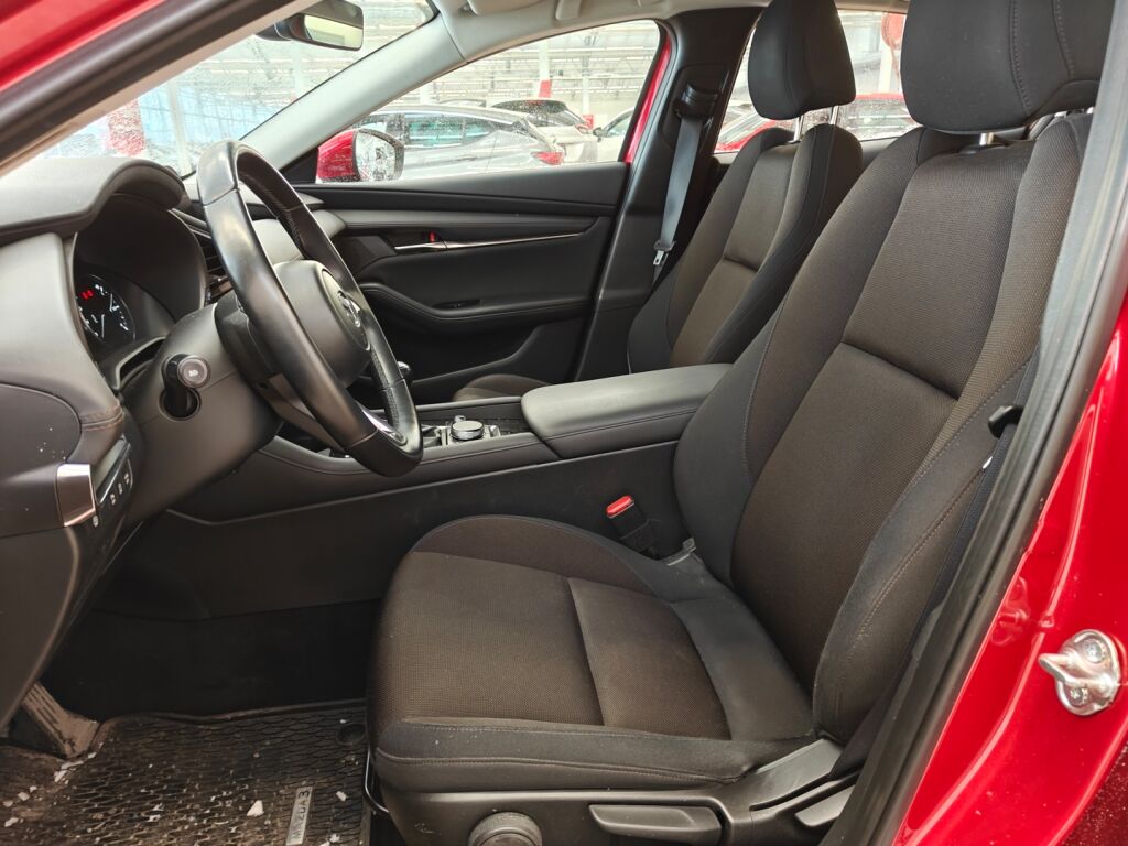 Mazda Mazda3 2019 Punainen