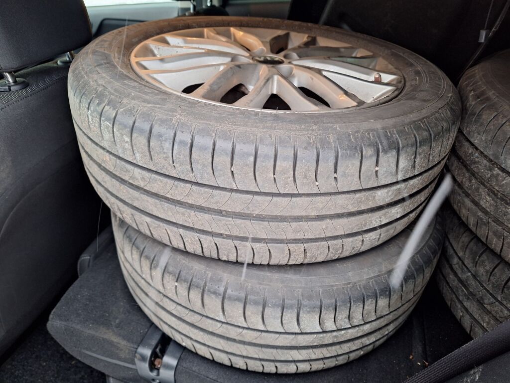 Kia Rio 2020 Punainen