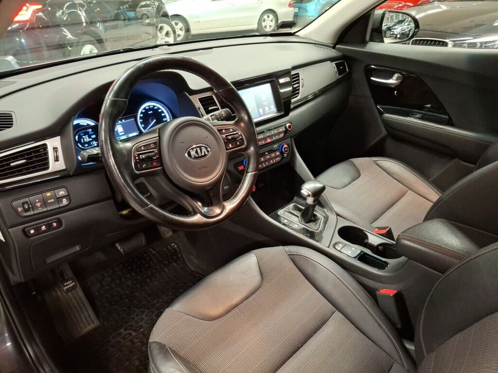 Kia Niro plug-in 2018 Musta
