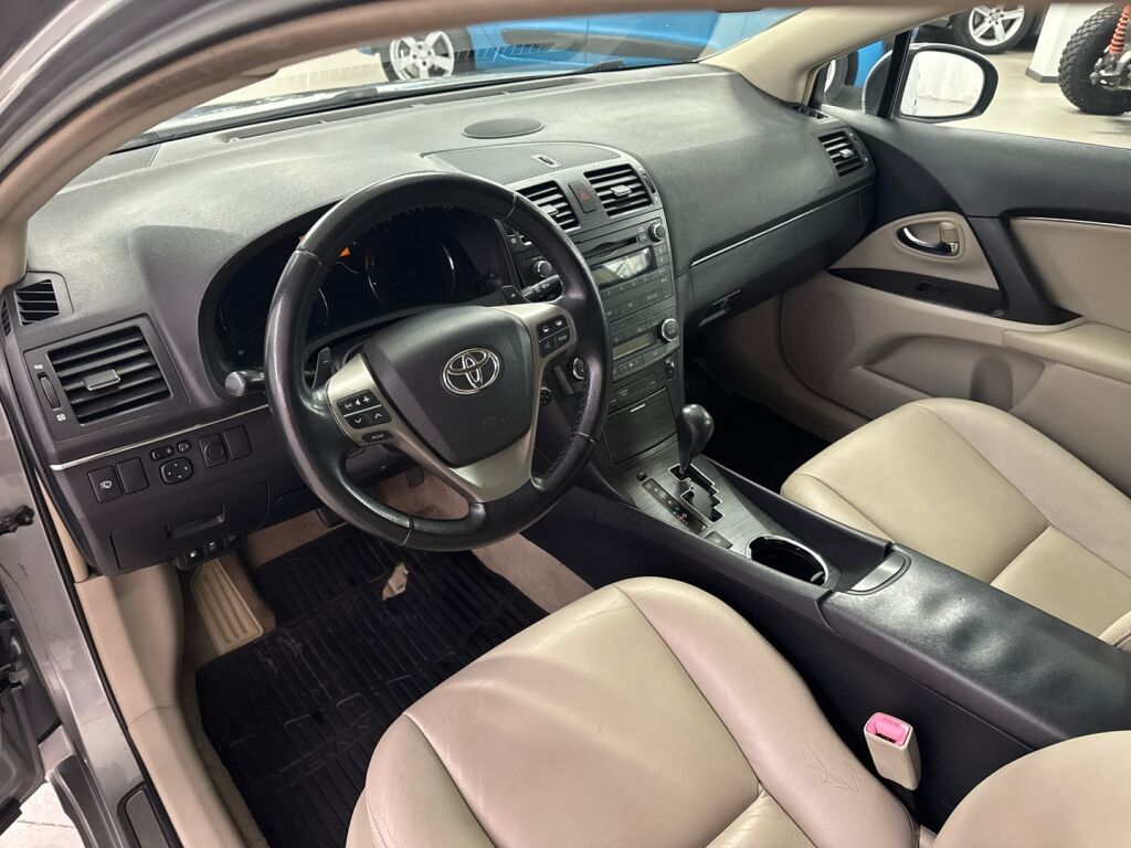 Toyota Avensis 2009 Hopea