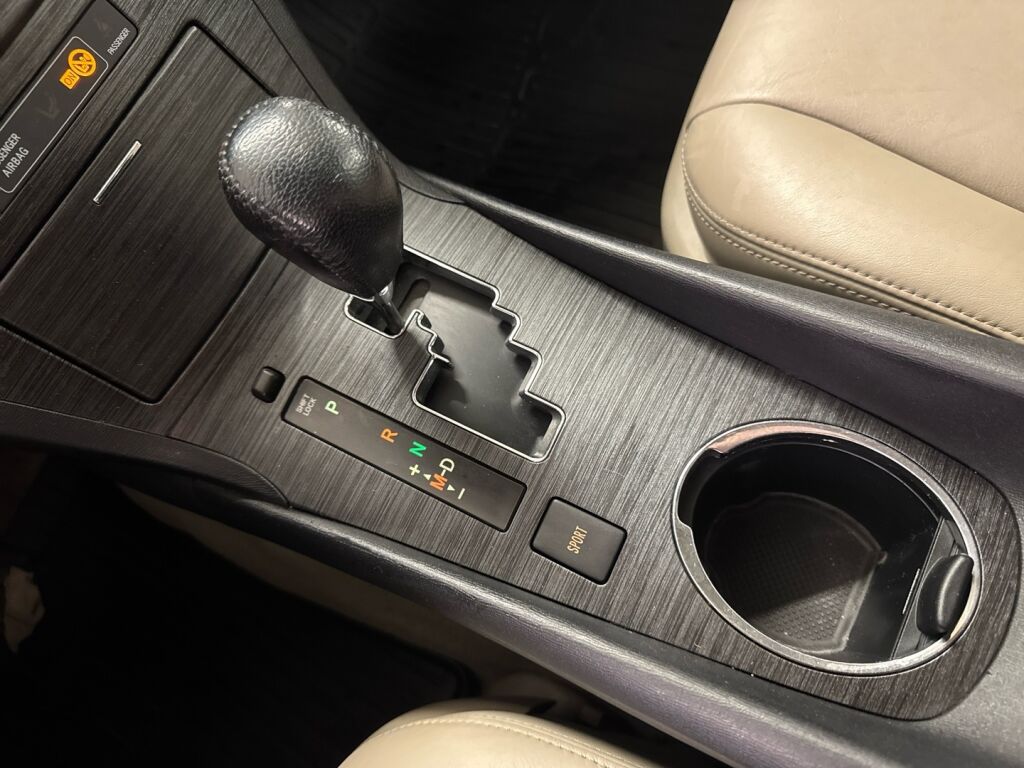 Toyota Avensis 2009 Hopea