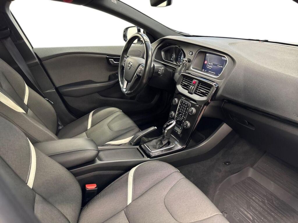 Volvo V40 2020 Valkoinen