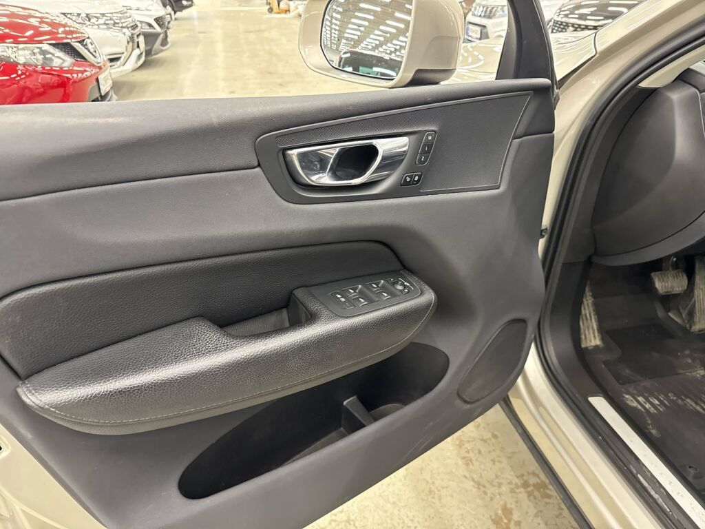 Volvo XC60 2019 Ruskea (beige)