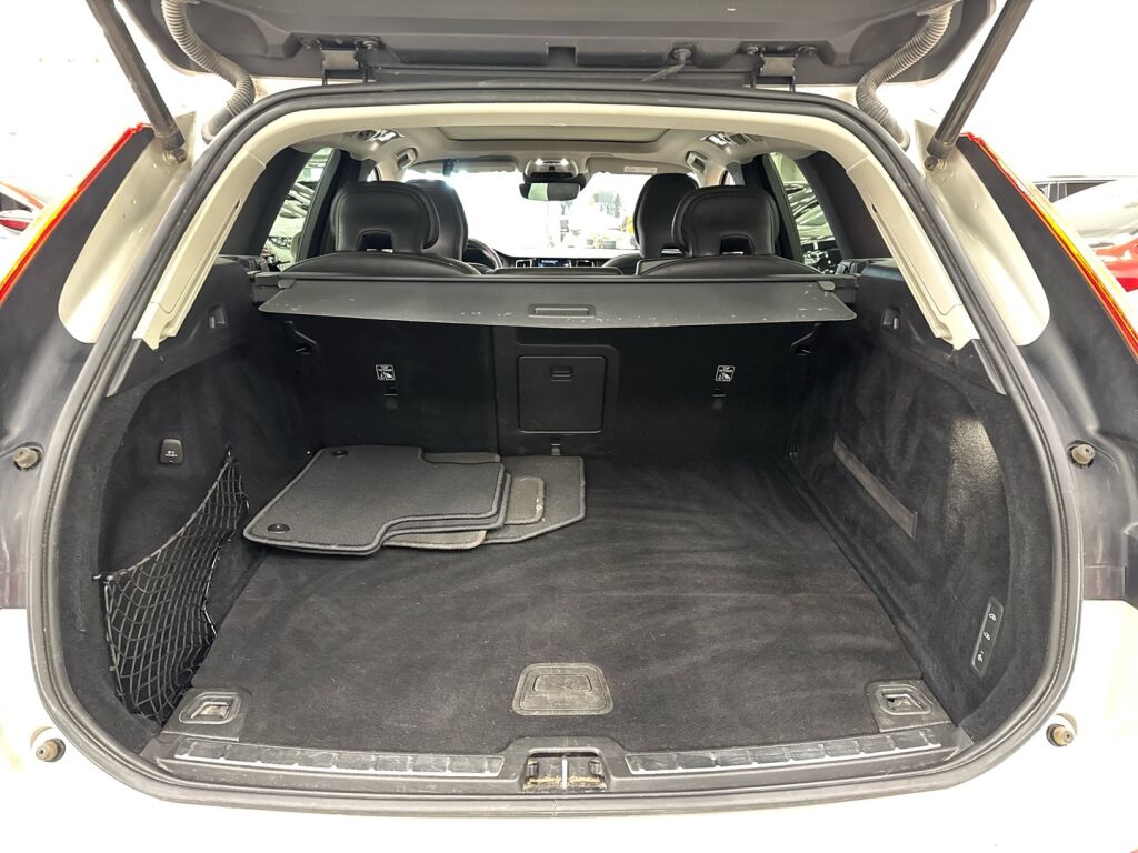 Volvo XC60 2019 Ruskea (beige)