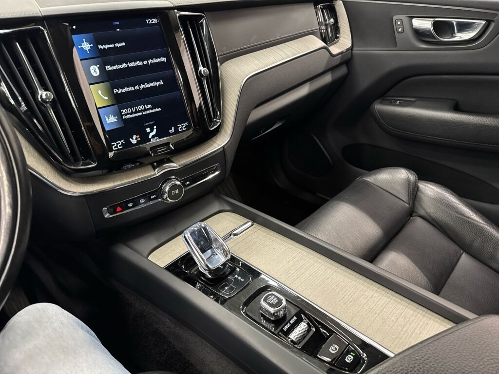 Volvo XC60 2019 Ruskea (beige)