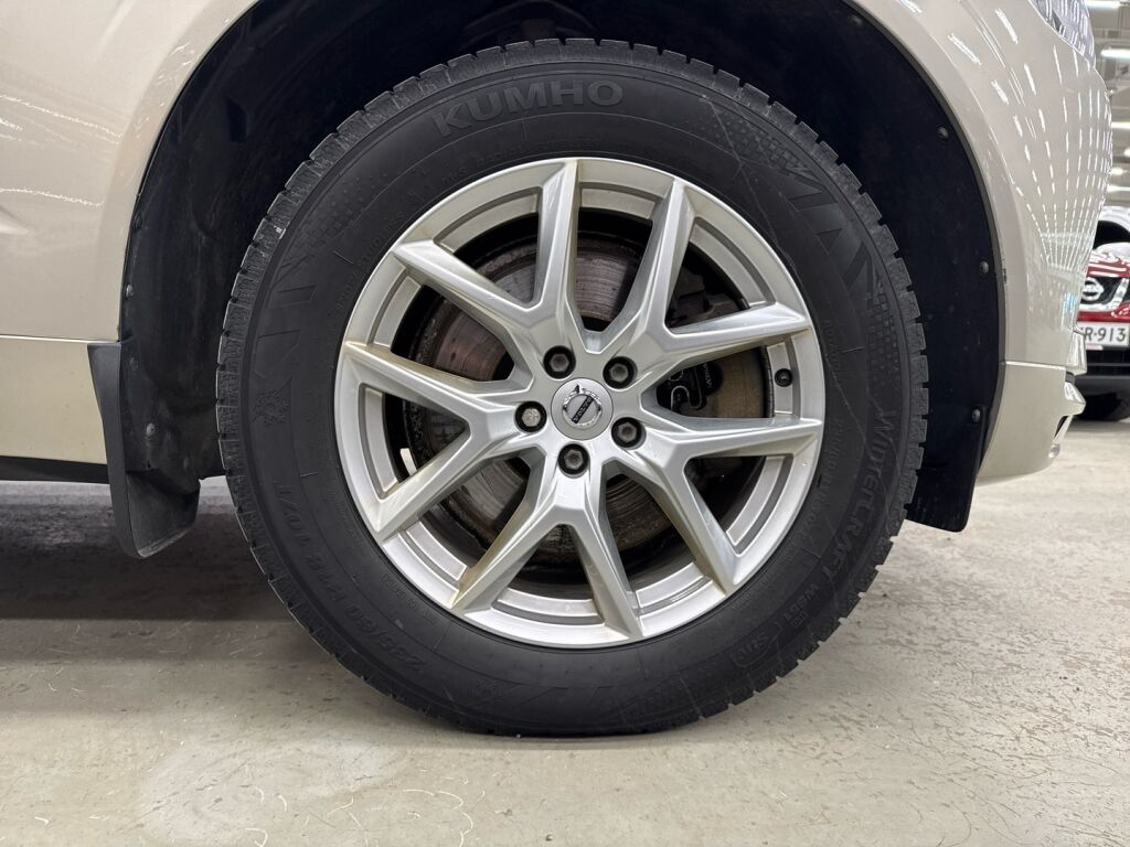 Volvo XC60 2019 Ruskea (beige)