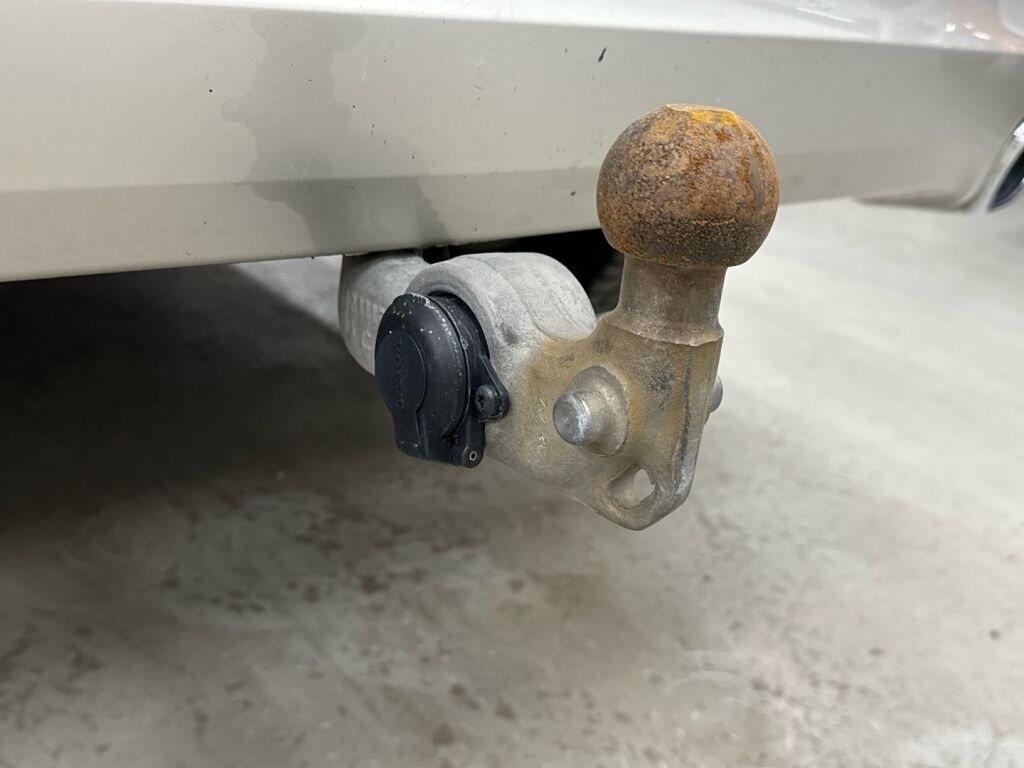 Volvo XC60 2019 Ruskea (beige)