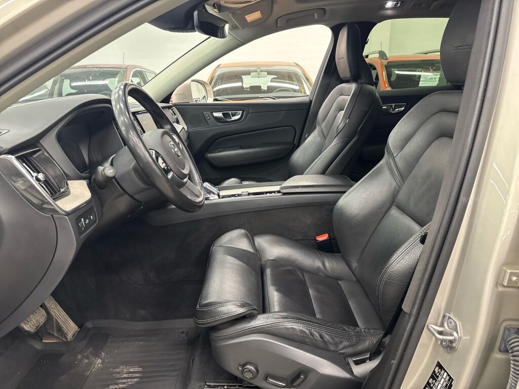 Volvo XC60 2019 Ruskea (beige)