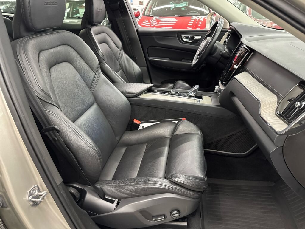 Volvo XC60 2019 Ruskea (beige)