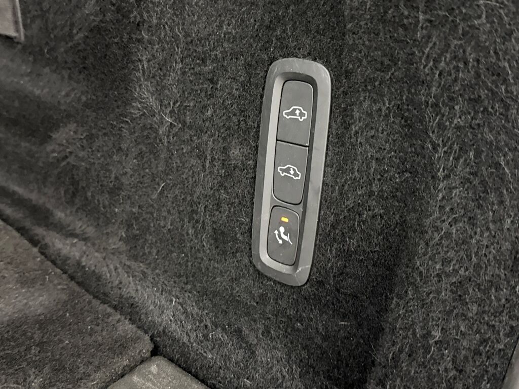 Volvo XC60 2019 Ruskea (beige)