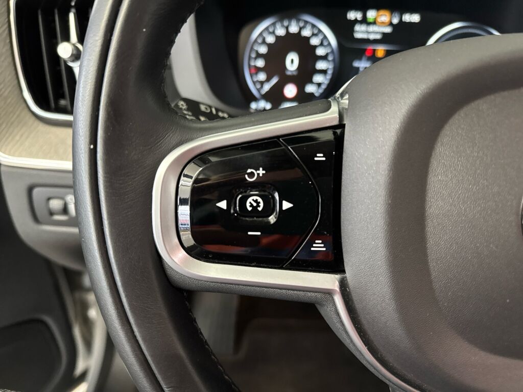 Volvo XC60 2019 Harmaa