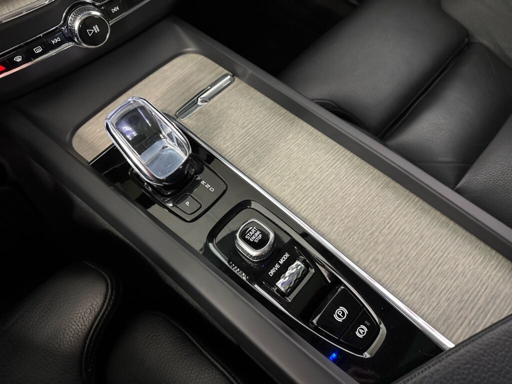 Volvo XC60 2019 Harmaa