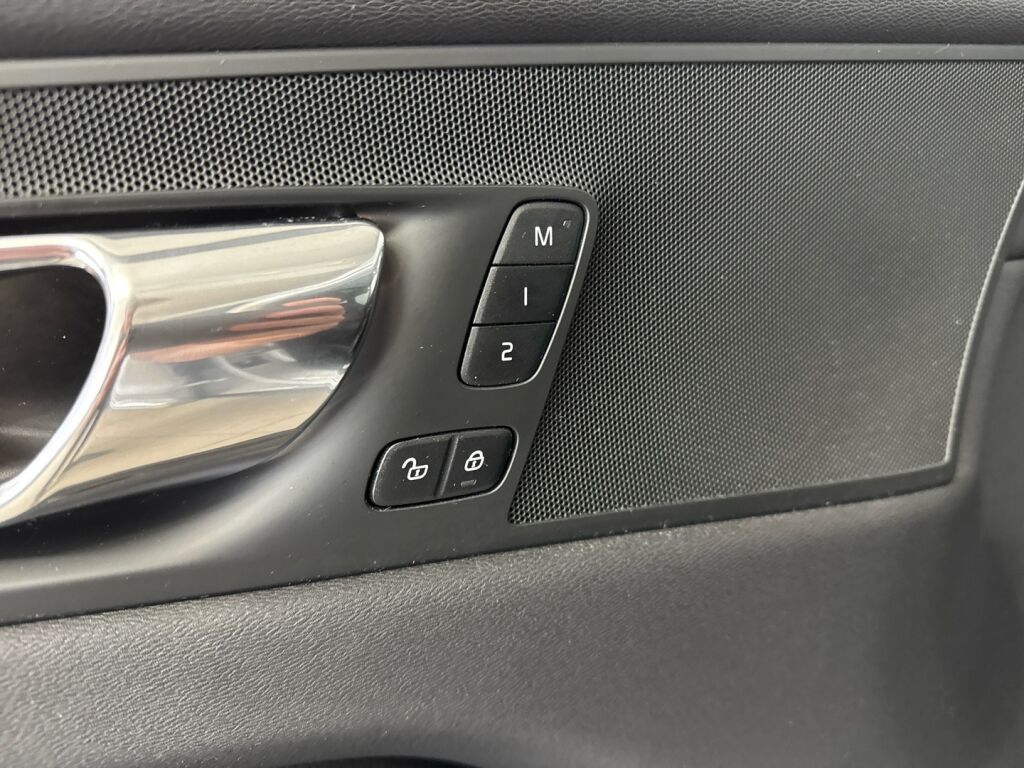 Volvo XC60 2019 Harmaa