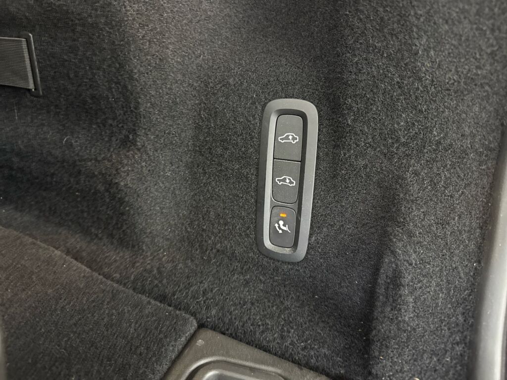 Volvo XC60 2019 Harmaa