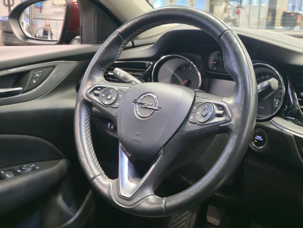 Opel Insignia 2019 Punainen