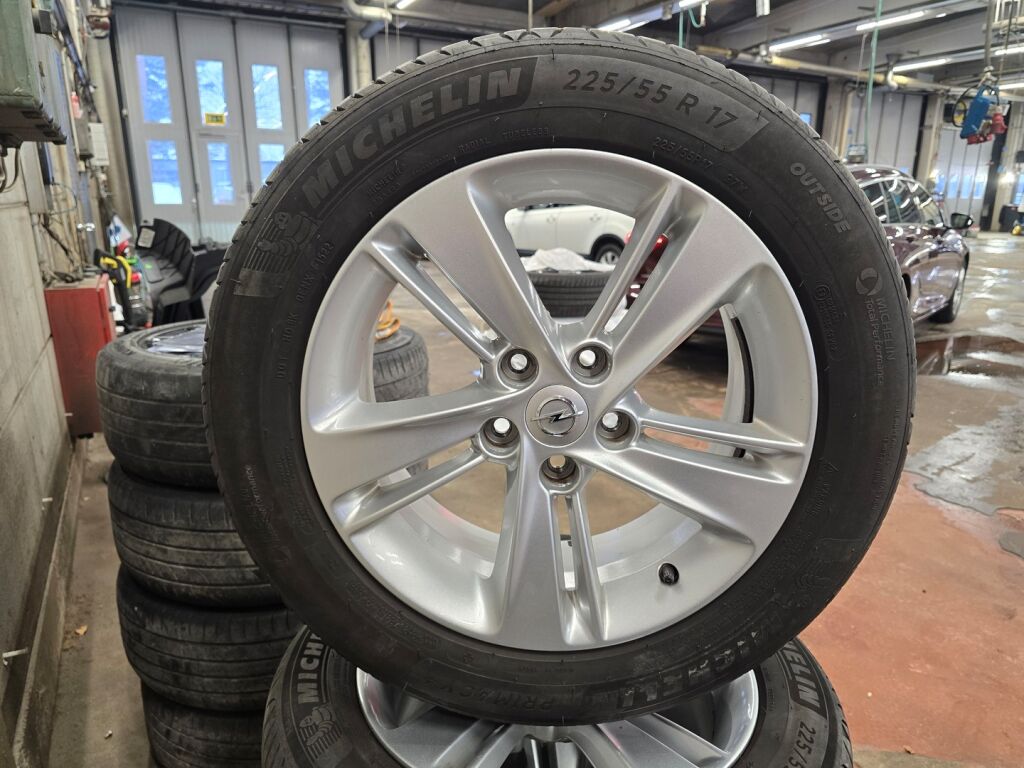 Opel Insignia 2019 Punainen