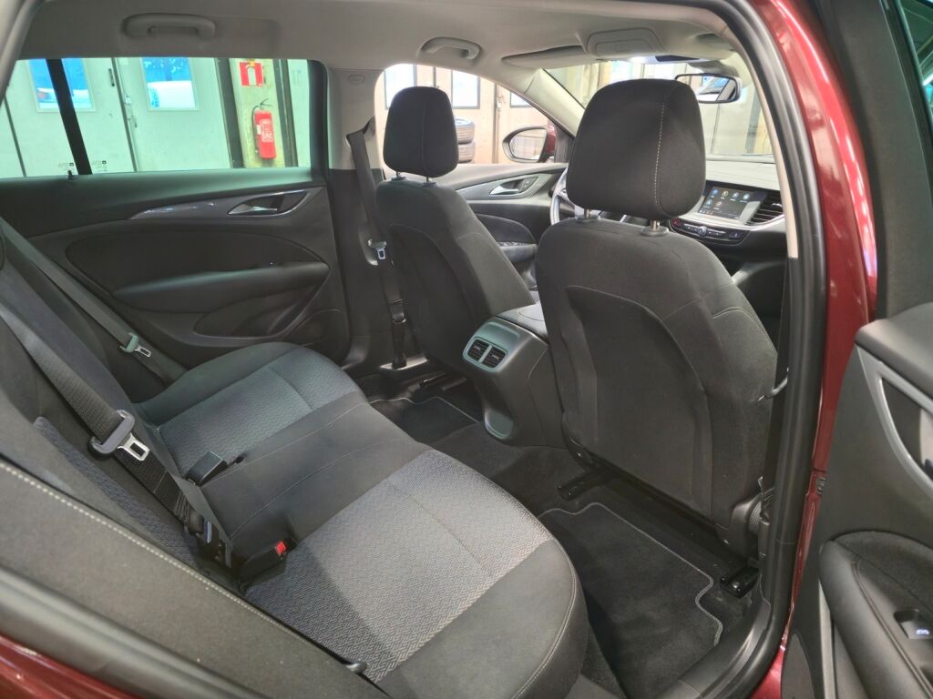 Opel Insignia 2019 Punainen