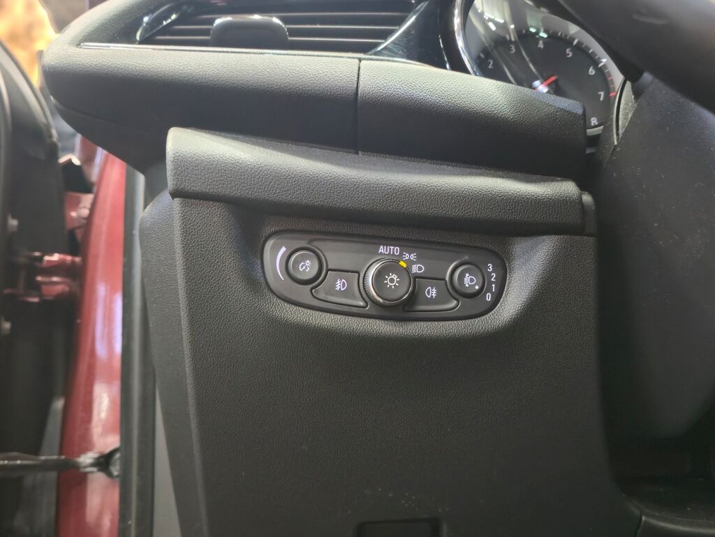 Opel Insignia 2019 Punainen