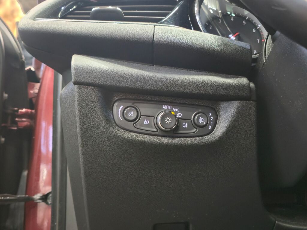 Opel Insignia 2019 Punainen