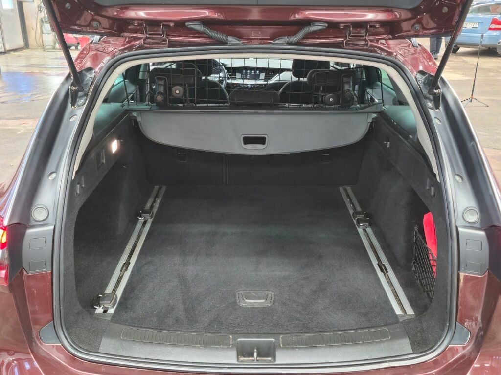 Opel Insignia 2019 Punainen