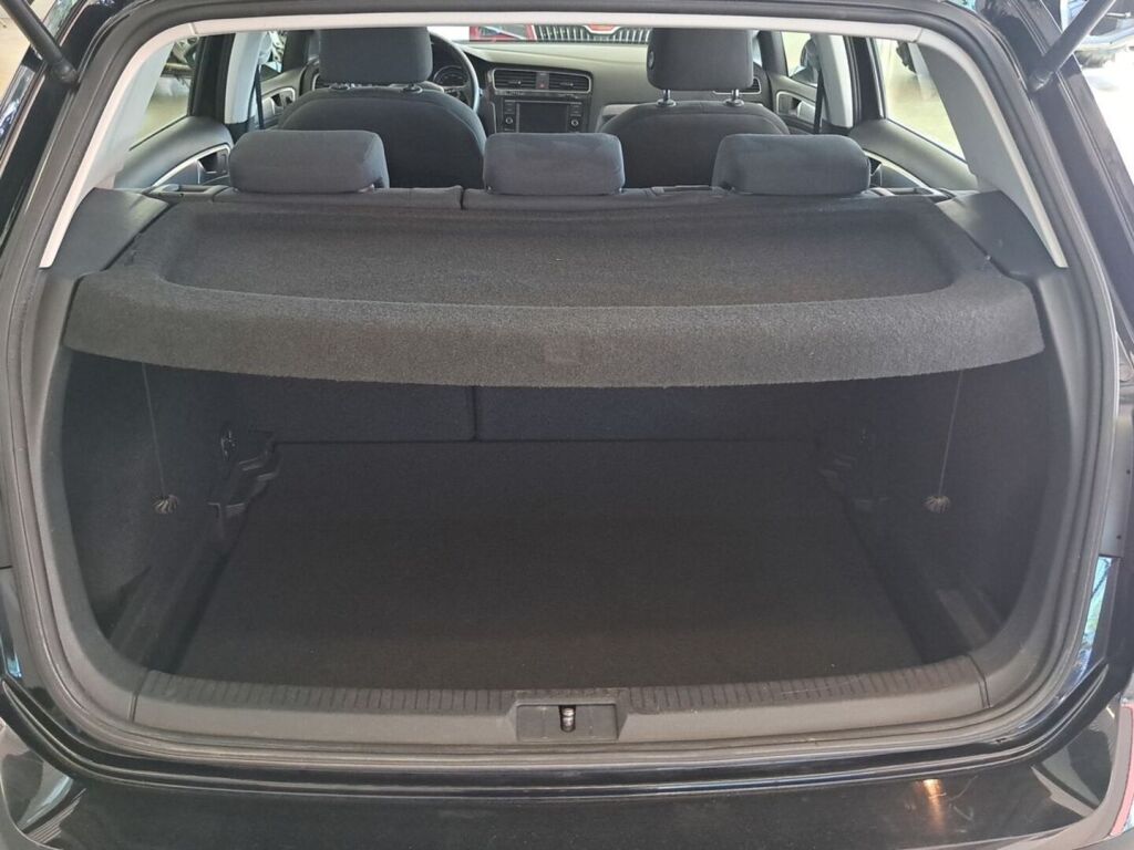 Volkswagen Golf 2019 Musta