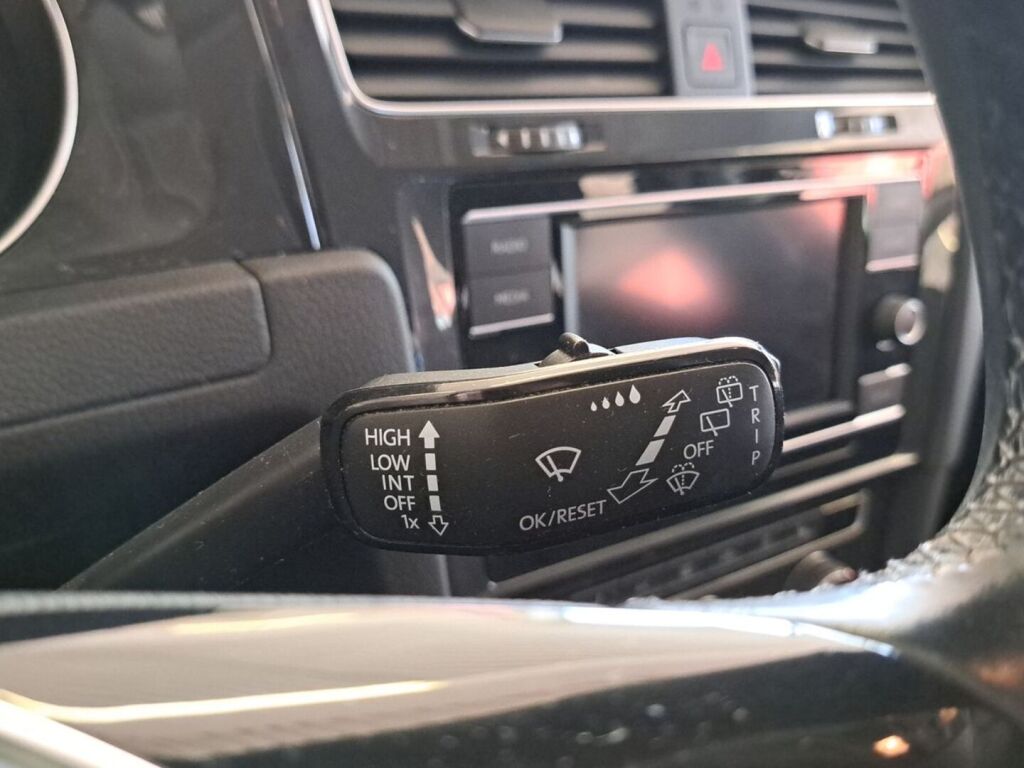 Volkswagen Golf 2019 Musta