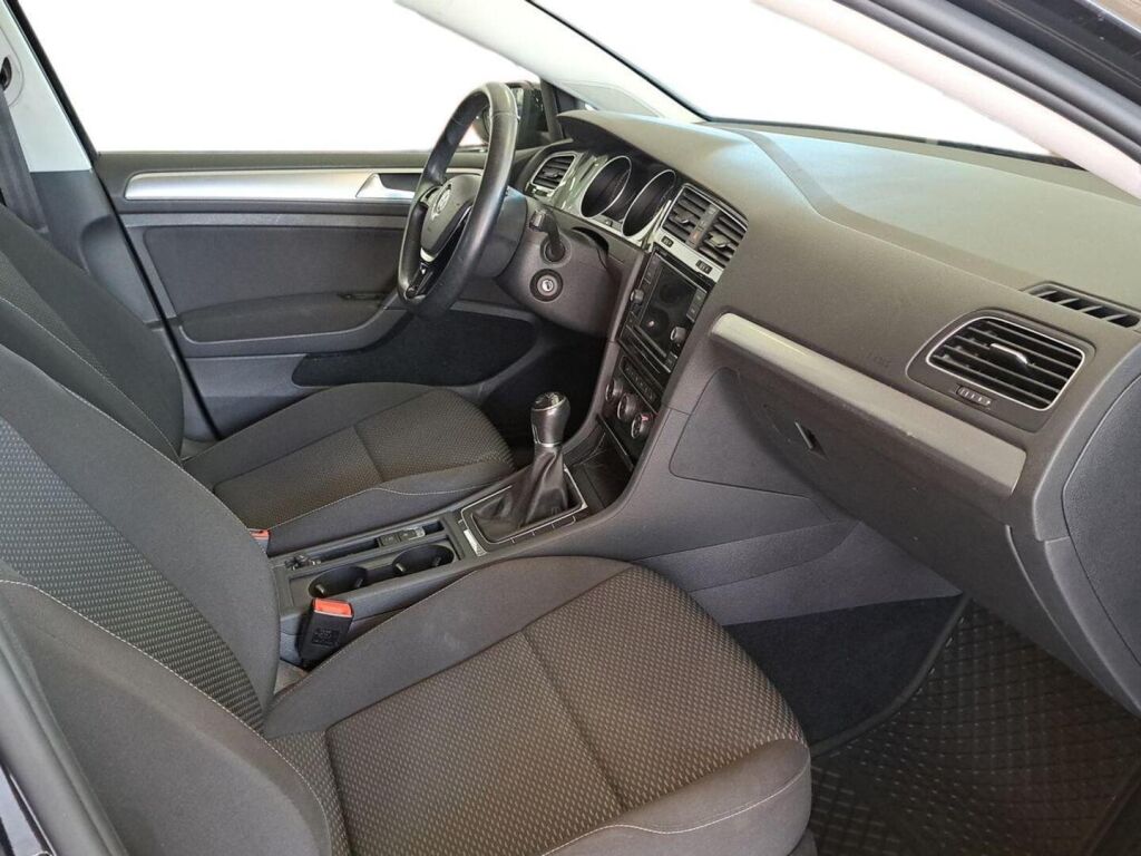 Volkswagen Golf 2019 Musta