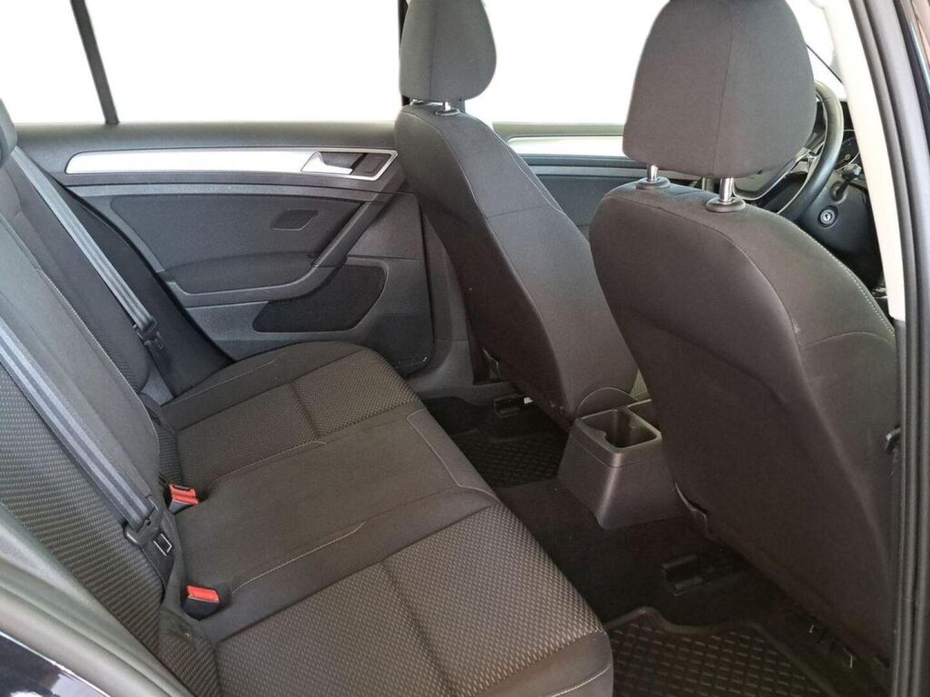 Volkswagen Golf 2019 Musta