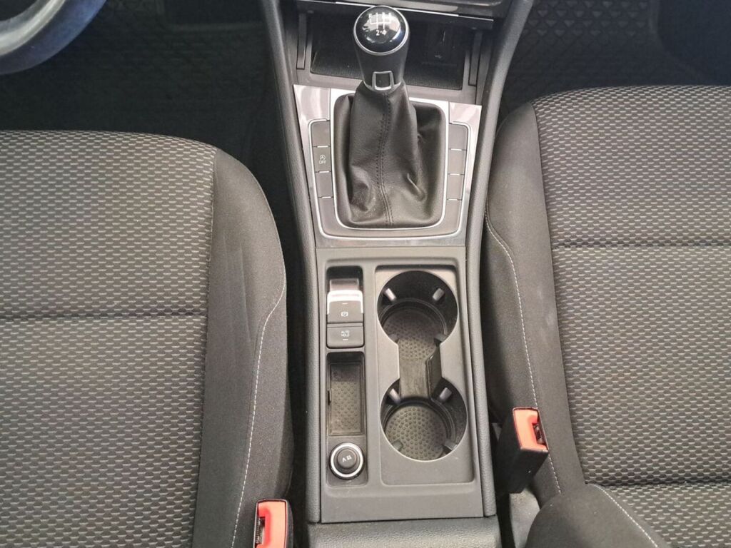 Volkswagen Golf 2019 Musta