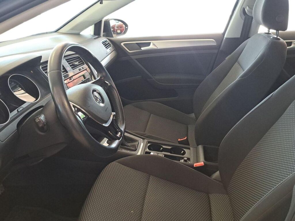 Volkswagen Golf 2019 Musta